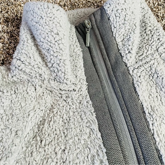 Small North Face Jacket - Picture 8 of 8